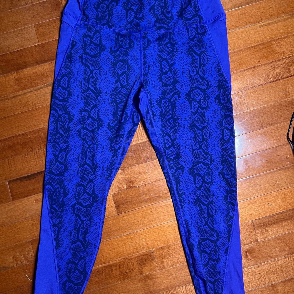 Savage X Fenty Deep Blue Snake-Print Leggings - Picture 3 of 9
